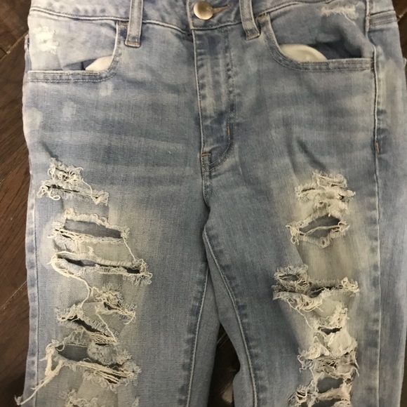 American eagle ripped skinny jeans. - Picture 1 of 4
